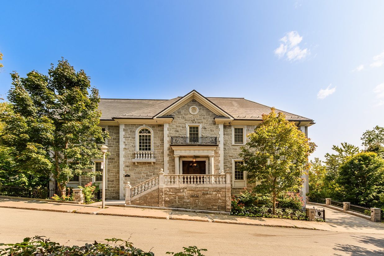 Exterior of 1450 Rue Redpath-Crescent, featured on Instagram
