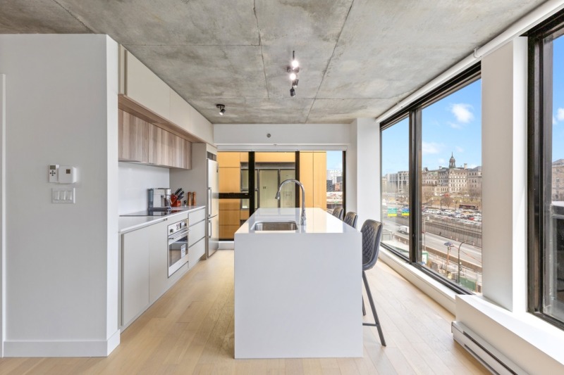 1 Av. Viger O. app. 706 — Main Photo